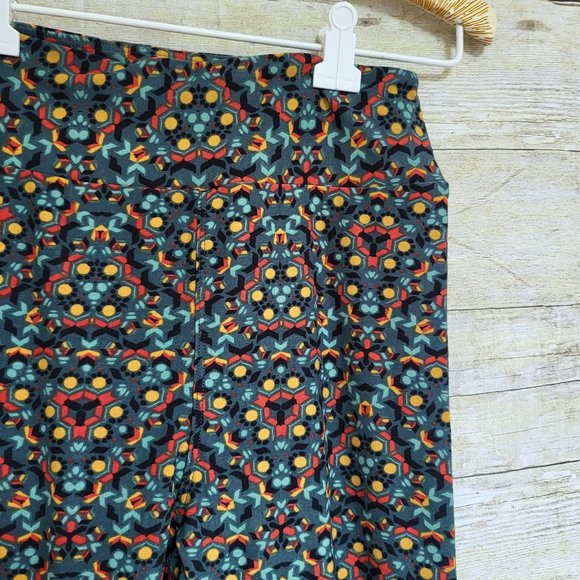 NWT OS One Size LuLaRoe Legging - Mustard, Rust, Black and Aqua on Dark Green - Picture 2 of 4